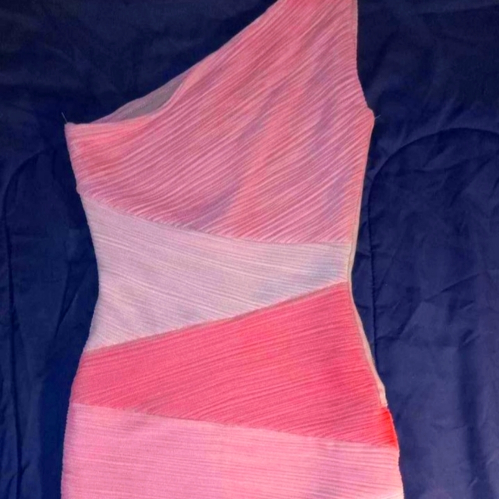 BCBG MAXAZRIA BODYCON DRESS